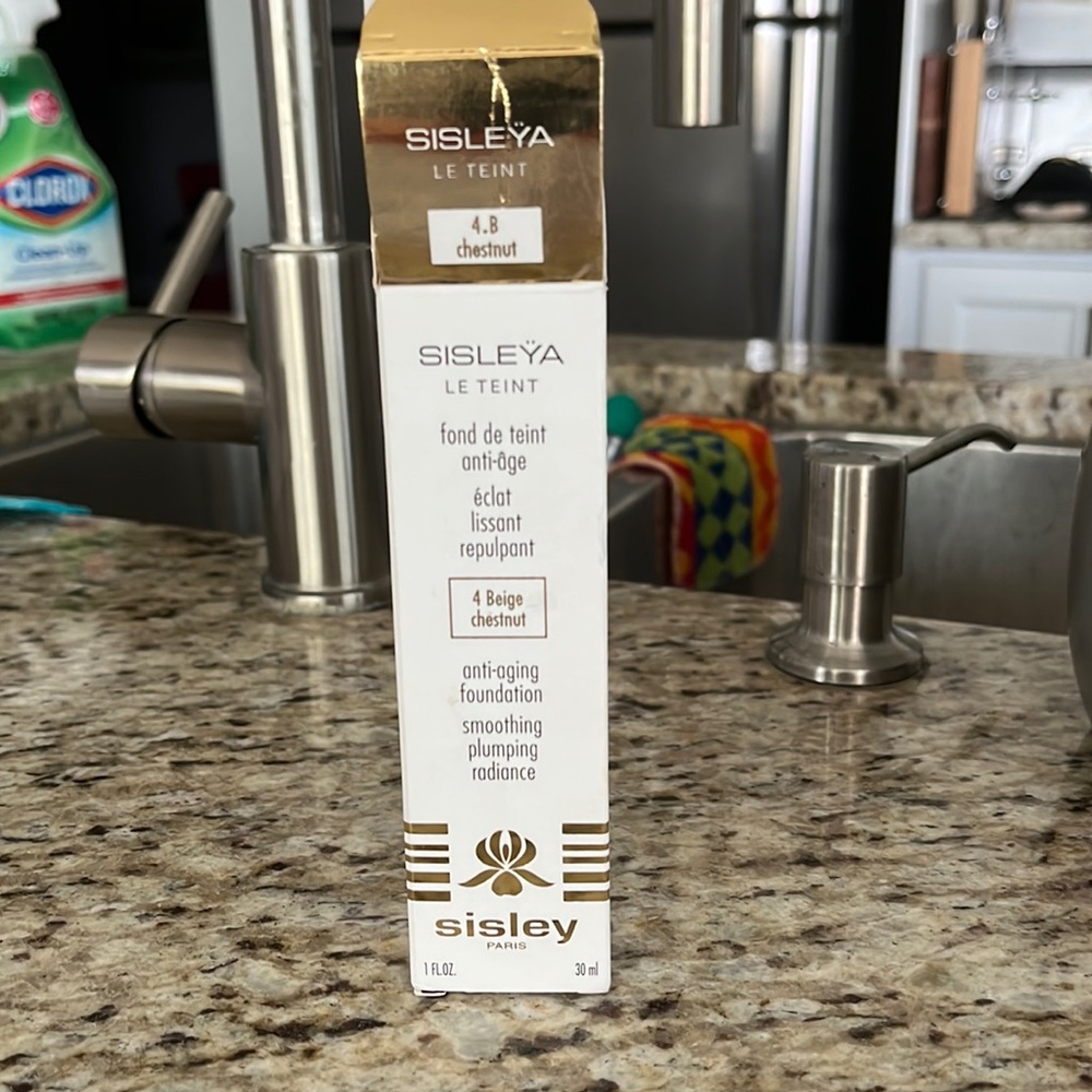 Anti-aging foundation 4B shade Chestnut